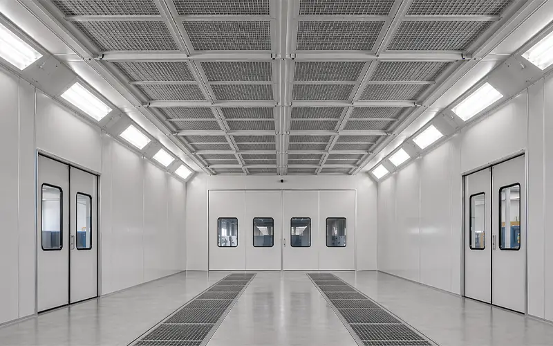 Area di ingresso dell’aria in una cabina di verniciatura con sistema di filtrazione a soffitto